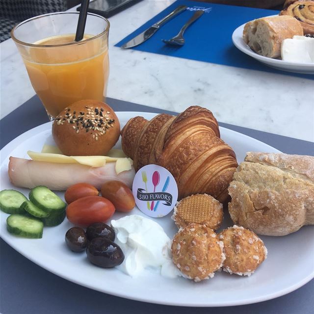 Saturdays breakfast are the best 💪💪 healthy breakfast in a way 🙈🙈 @lape (La Petite Table - LB)