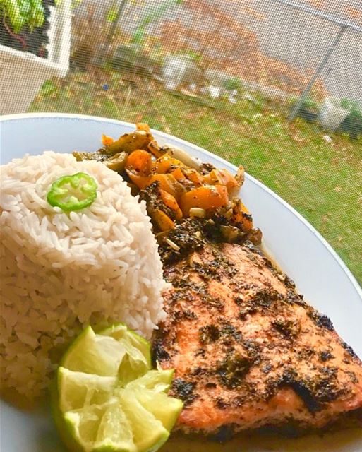 saumon au four ❤️ avec legumes et Riz 🍚  grilledsalmon  redpepper ...