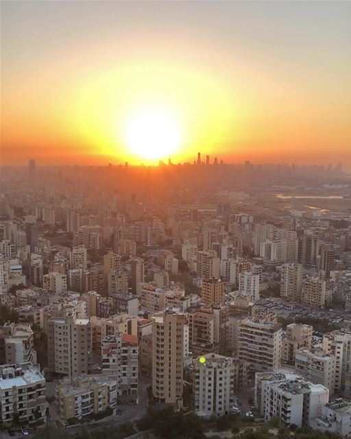 Sea of busy... (Bqennâya, Mont-Liban, Lebanon)