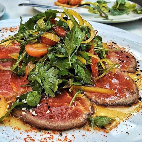 Seared Steak Salad ☺️👌 Taken by @nogarlicnoonions  (Sursock Museum Resto)