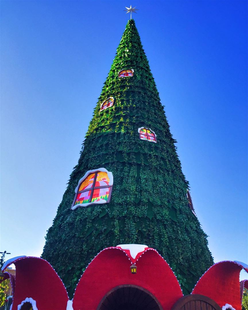 Season greetings 🎄 byblos  beirut  christmas  season  holy  december ... (Byblos - Jbeil)