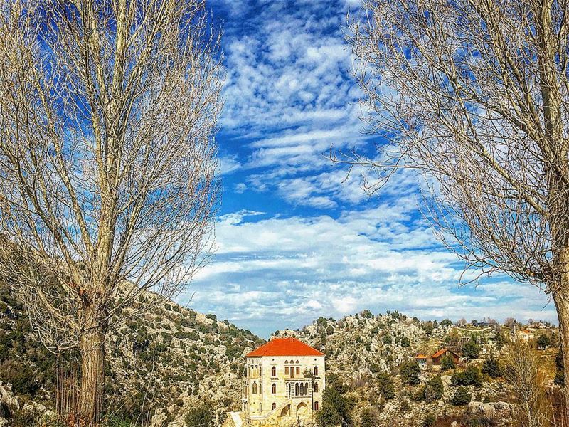 Seasons change, and so do we. super_lebanon  livelovebeirut  lebanon_hdr... (Châtîne, Liban-Nord, Lebanon)