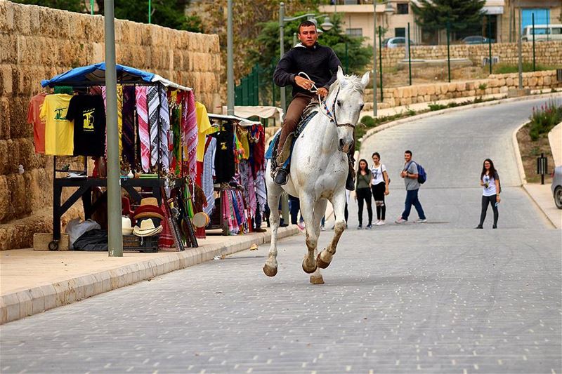 🦄🦄 sergesarkisphotography  photography  canon  canonphotography ... (Baalbek , Roman Temple , Lebanon)