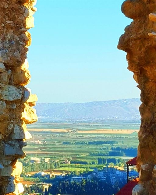 Set wide the  window. Let me drink the day. LiveLoveLebanon ... (Bekaa Valley)