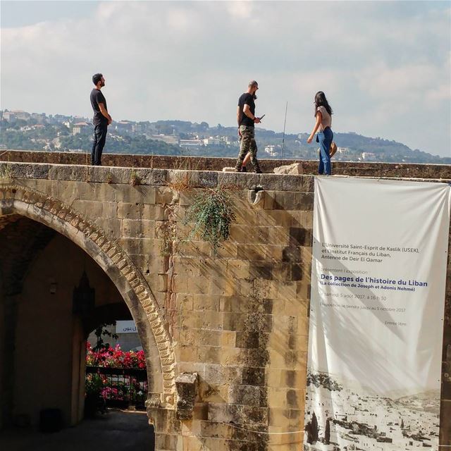 Setting-up dinner on the rooftops.  dinner  prepping  rooftop ... (Dayr Al Qamar, Mont-Liban, Lebanon)