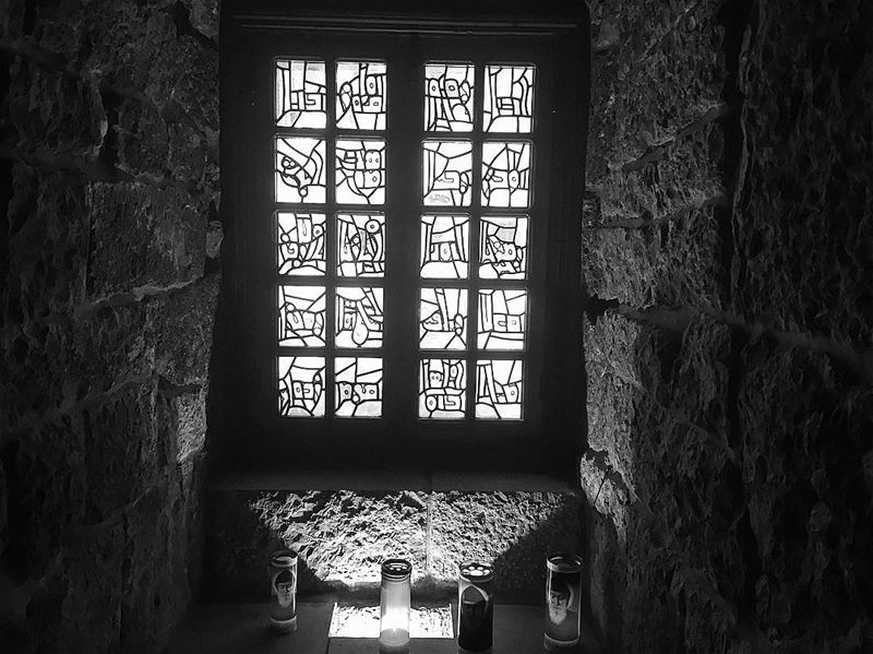 Seven days, seven black and white photos of your daily life. No people! No... (Mazar Saint Charbel-Annaya)