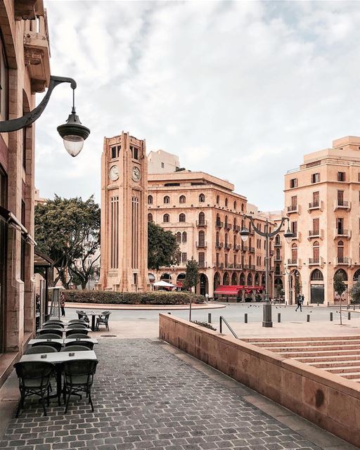 Sexta-feira merece uma foto linda como esta de Beirute tirada pelo @karlise (Downtown Beirut)