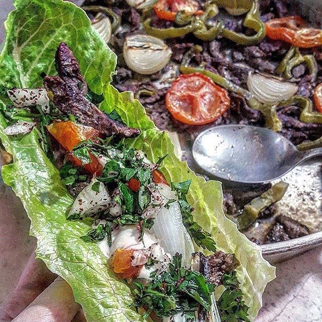 Shawarma in a lettuce wrap! Nice idea 😍😍😍👍 Credits to @lebanesefoodadvisor