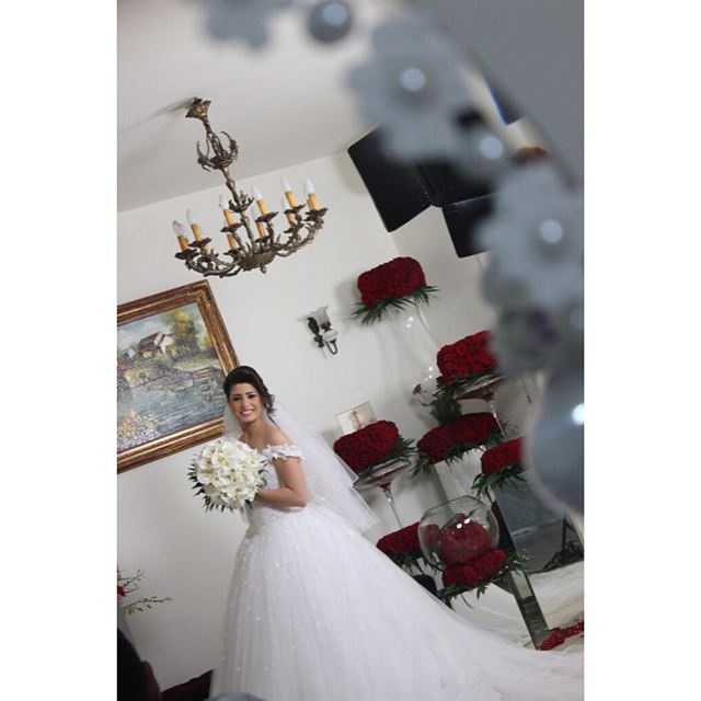 Shining bride💍👰swipe left for more pictures☺️  thebigday  weddingday ...