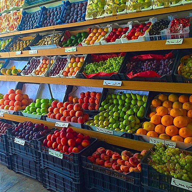Shopping time🍏🍑🍍🍓🍋  fresh  fruits  display  colors  healthy  lebanese... (Beirut, Lebanon)