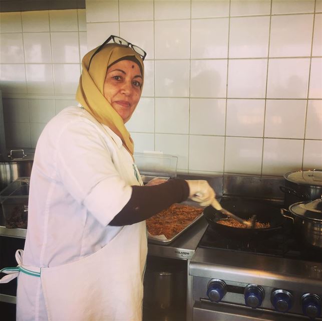 Shou tabkha al mama lyom ?... At Tawlet Saida, Anise is frying some Basal (
