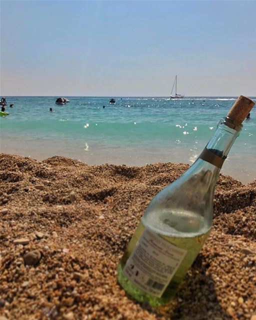 Sicily or Batroun? Doesn't matter. There's a sailboat and good wine. The... (Batroûn)