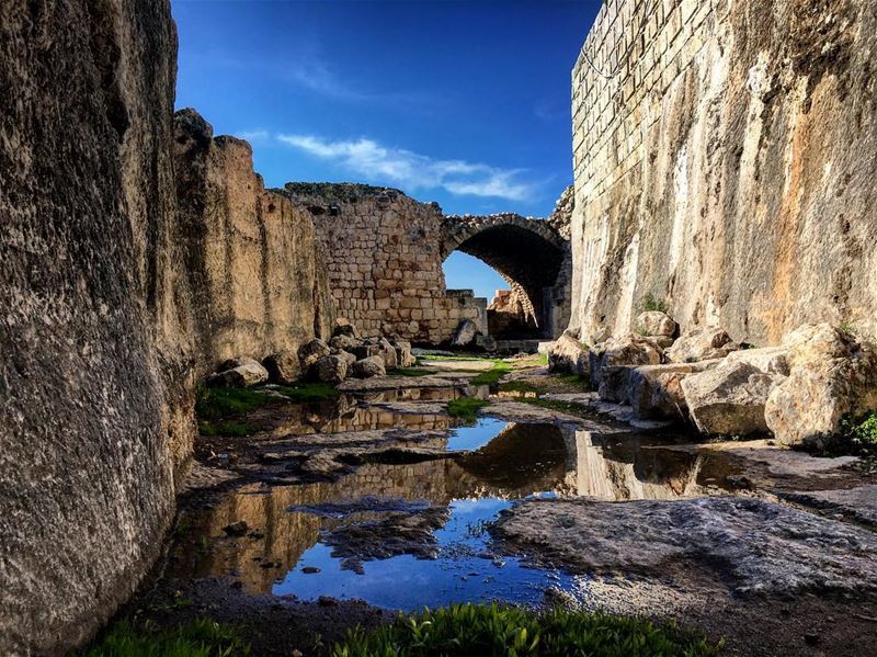 Simar jbeil castle ... ❤🇱🇧🇱🇧🗻 hiking  camping  campinglife lebanon... (قلعة سمار جبيل)