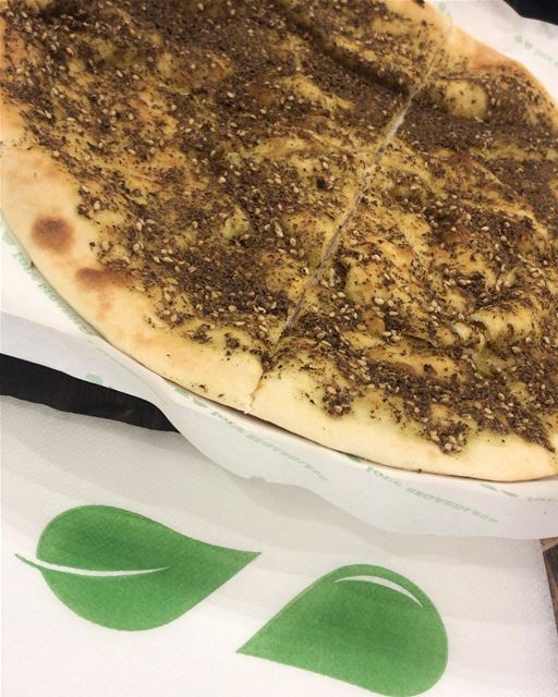 Simplicity !! Traditional dried thyme mankoushe... that you cant resist 🇱� (Zwz Achrafieh)