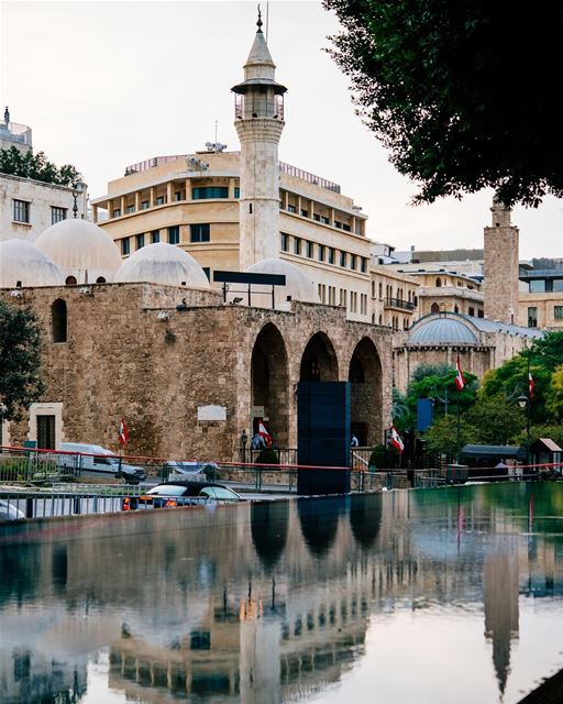 Situado no outro lado da rua onde está o luxuoso hotel Le Gray e projetado... (Downtown Beirut)