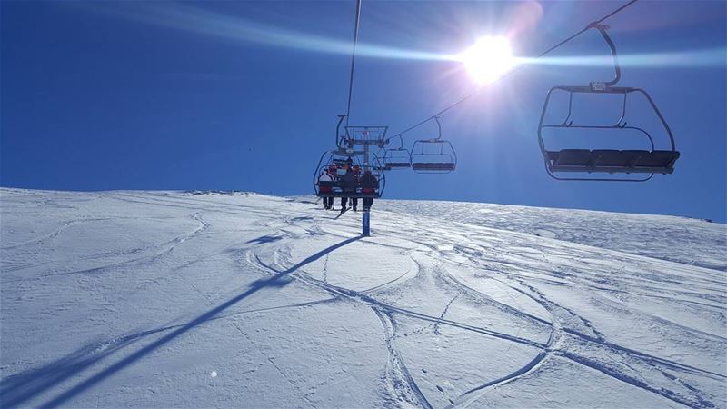 😄  ski  skilift  skilebanon  bluesky  sun  outdoors  photography ...