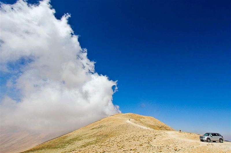 Sky meets Earth ⛰..... view  sky  saraheidphotography  clouds ... (القرنة السودة)