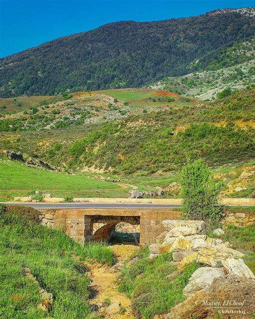 Small old bridge - Maaser el Chouf-------------------------------------... (Maasser Ech Chouf, Béqaa, Lebanon)