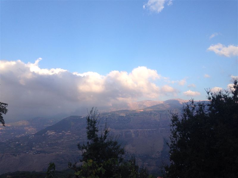 Smokey Jezzine mountains ☁️💙  afternoon  mountains  cloudyday  smokey ... (Jezzîne, Al Janub, Lebanon)