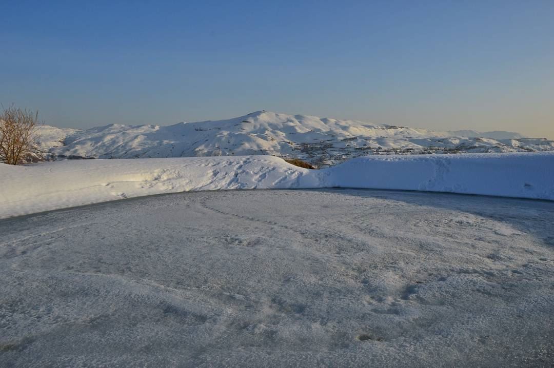 ❄❄..... snow frozen lake lagoon mountains winter freezing nature... (Bakich)