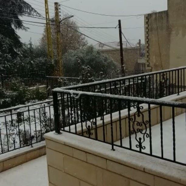  snowing  lebanon  snowyday  january  2017  myvillage  bzebdine ...