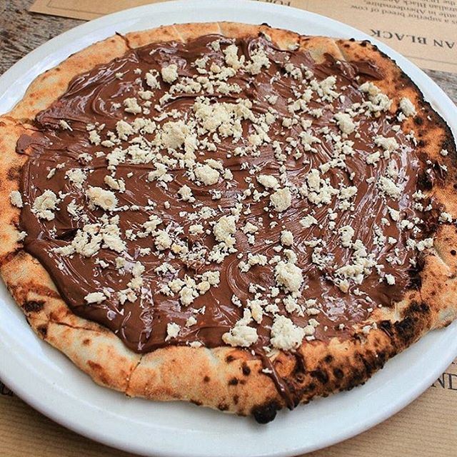 So do something different with your lover and have Nutella & halawe Pizza @pzzaco  (PZZA.CO)