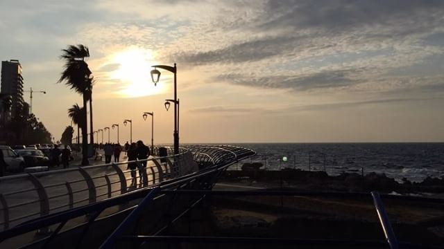 So let your colors run tonight. beirut lebanon timelapse timelapsevideo... (Ain El Mreisse, Beyrouth, Lebanon)