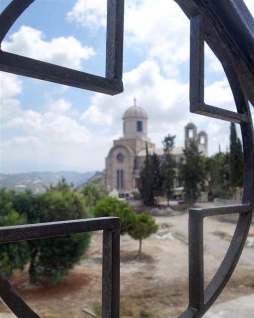 🕇⛪🙏 "So many people pray to God to be healed; so few pray for strength... (Maghdoûché, Liban-Sud, Lebanon)