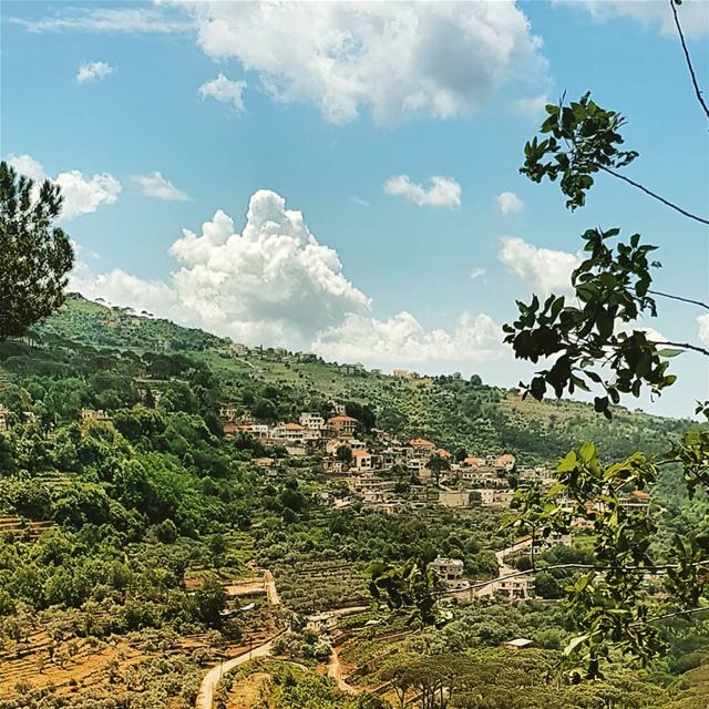 Some people look for a beautiful place others make a place beautiful ... (Arsoûn, Mont-Liban, Lebanon)