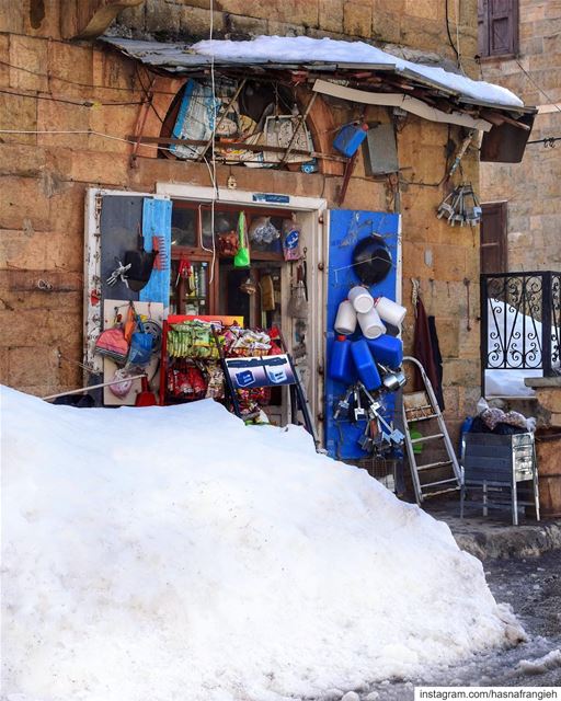 Some places simply don’t need to have a name, like the village’s Dekkeneh � (Bazaoûn, Liban-Nord, Lebanon)