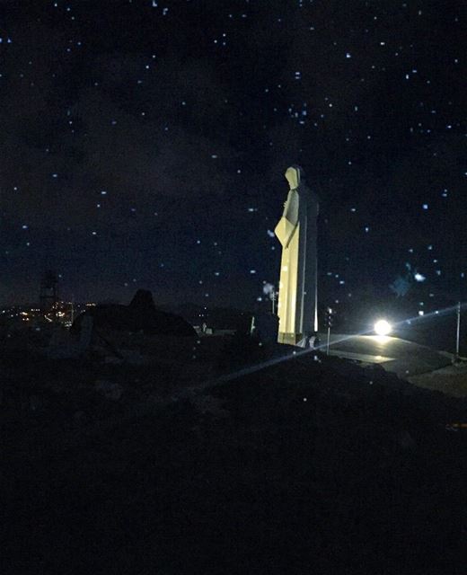 Someone’s watching over Lebanon...First try at that star picture... (Saint Charbel-Faraya)