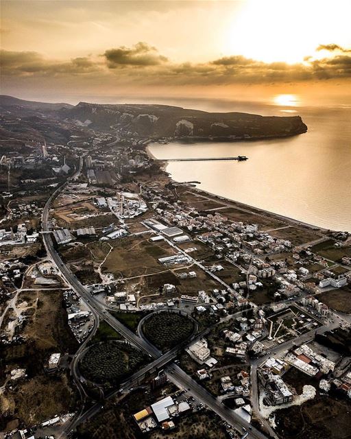 Sometimes a change of perspective is all it takes to see the light 🌅By @m (Chekka)