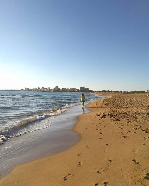 Sometimes u need to walk away 🚶  lebanon  tyre  beach  southbeach ... (Tyre, Lebanon)