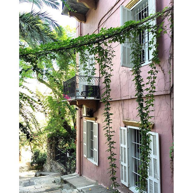 Sometimes you just have to get lost in the streets of Beirut to discover its beauty 🌿 gemmayze (Beirut, Lebanon)