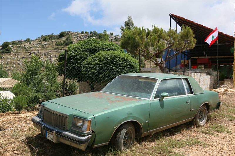 Somewhere in the mountains of Lebanon, I found this vintage car of... (Jezzîne, Al Janub, Lebanon)