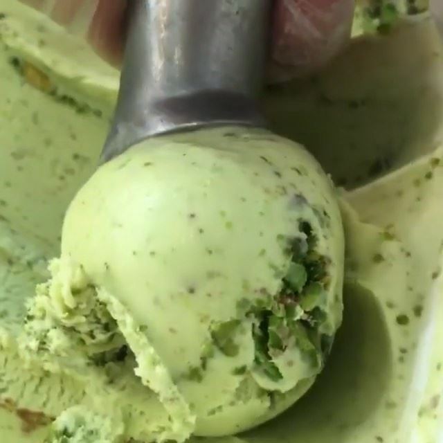 Sorvete de pistache, mais um patrimônio do Líbano! 🇱🇧 Pistachio ice...