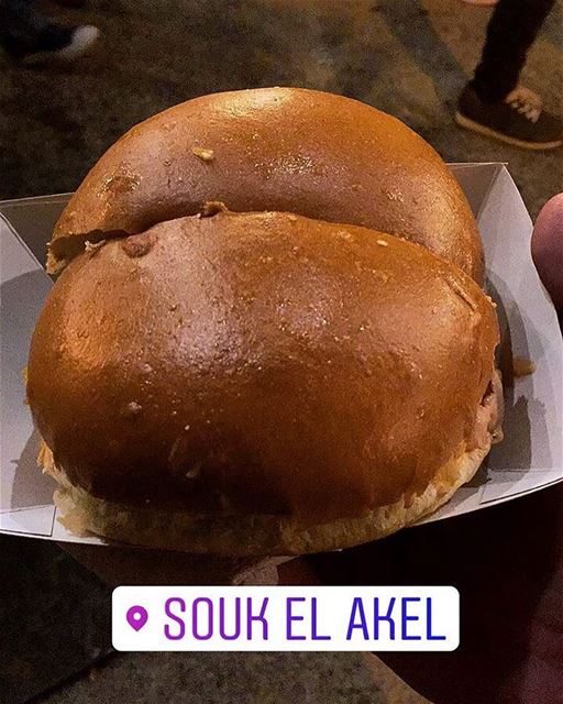  🍔  soukelakel  Amchit  streetfood  foodporn  burger  tasty  delicious ... (Souk el Akel)