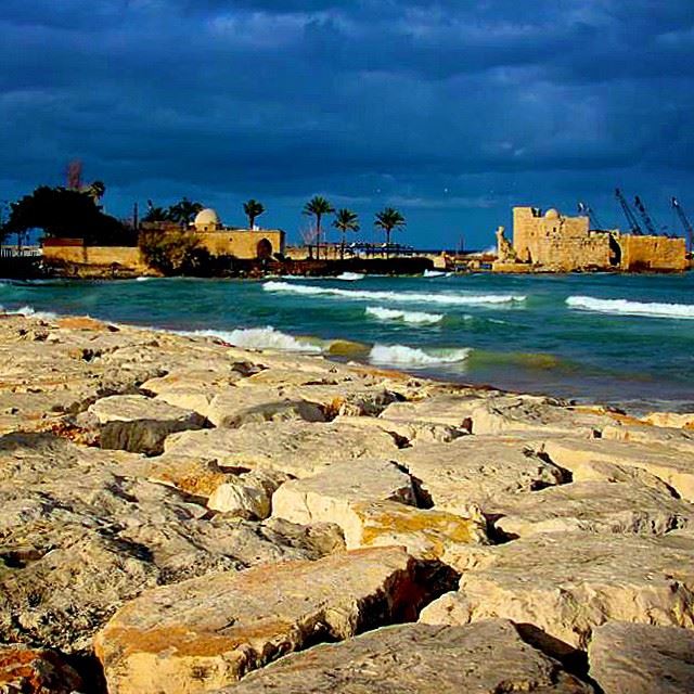  south  lebanon  saida  sea  castle  fortresse  rocks  shore  igers  insta...