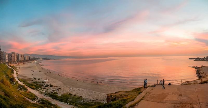 Spectacular daily shows presented by mother nature, featured by the sun... (Ramlat Al Bayda', Beyrouth, Lebanon)