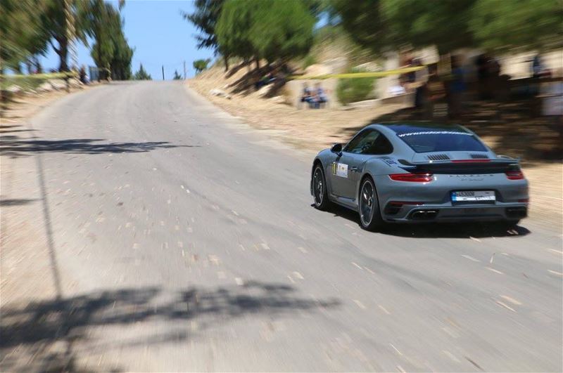  speed speedingcar itsaporsche porsche porsche911 porschecarrera... (Deïr El Qamar, Mont-Liban, Lebanon)