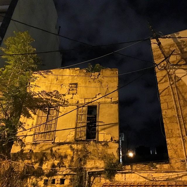  spooky  neighborhood  building  gemmayze  marmikhael  stone  centenary ...