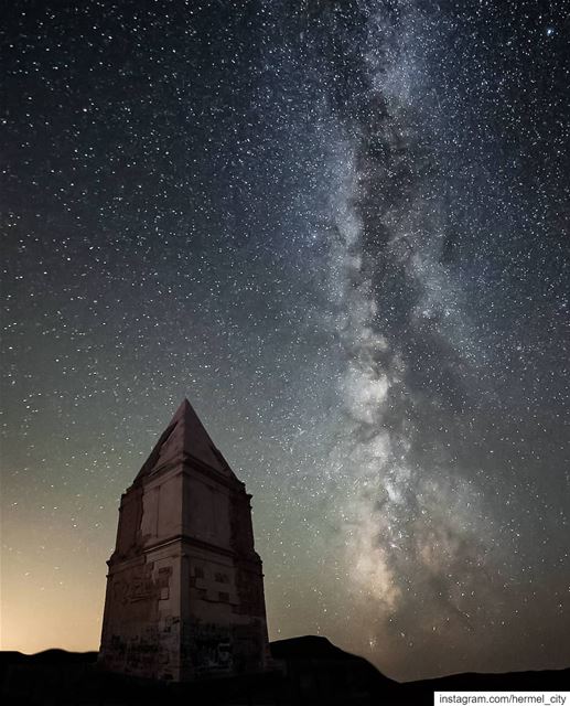 Starry sky by @tony.toni.tonee Hermel  Bekaa  lebanon🇱🇧  hermel_city ... (El Hermel, Béqaa, Lebanon)