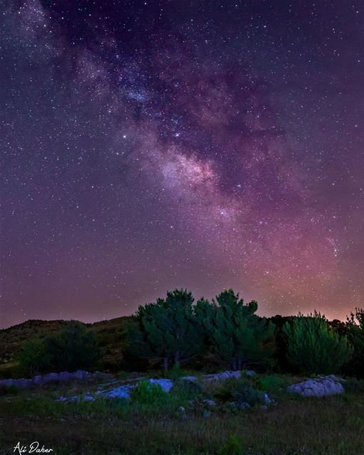 Stars can’t shine without darkness 🌌 ..... milkyway milkywaygalaxy... (Niha, Al Janub, Lebanon)