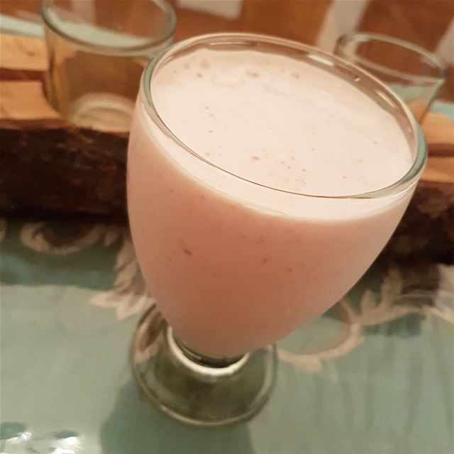 Stawberry Banana Smoothie🌸Ingredients🌸2 cups of frozen stawberries2... (Greater Montreal)