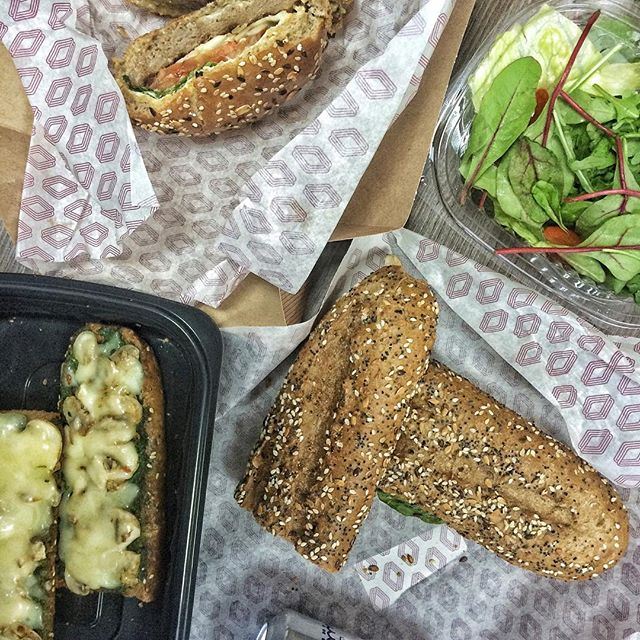 Staying healthy with @roadsterdiner 's new special delivery offer!! ❤️ MEAL FOR TWO = $20 ❤️ (Roadster Abc Achrafieh)