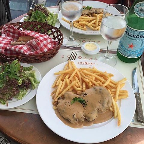 Steak Frites at @Couqley is one of our favourites 😍🍴 Cheers 🍷 (Couqley)