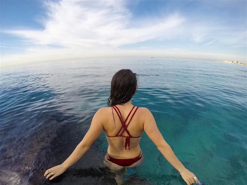 Step in slowly. Splash your face and chest with cold water. Then breathe... (Al Batrun, Liban-Nord, Lebanon)