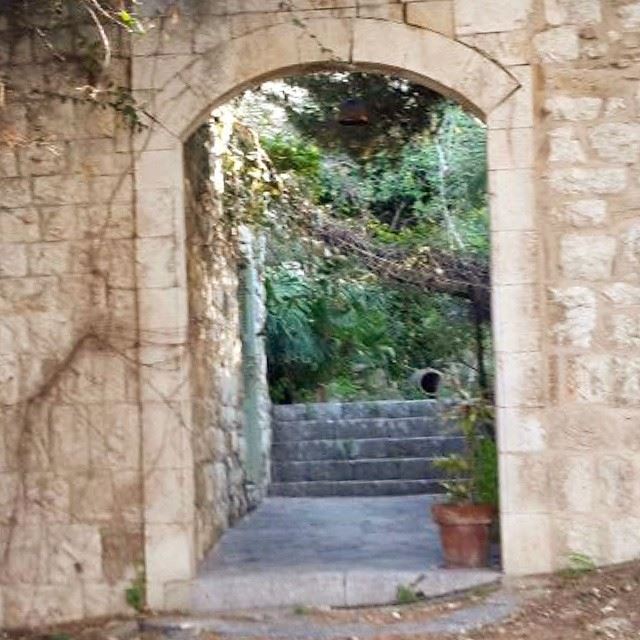 stonehome stonewall oldarchitecture arch archleb