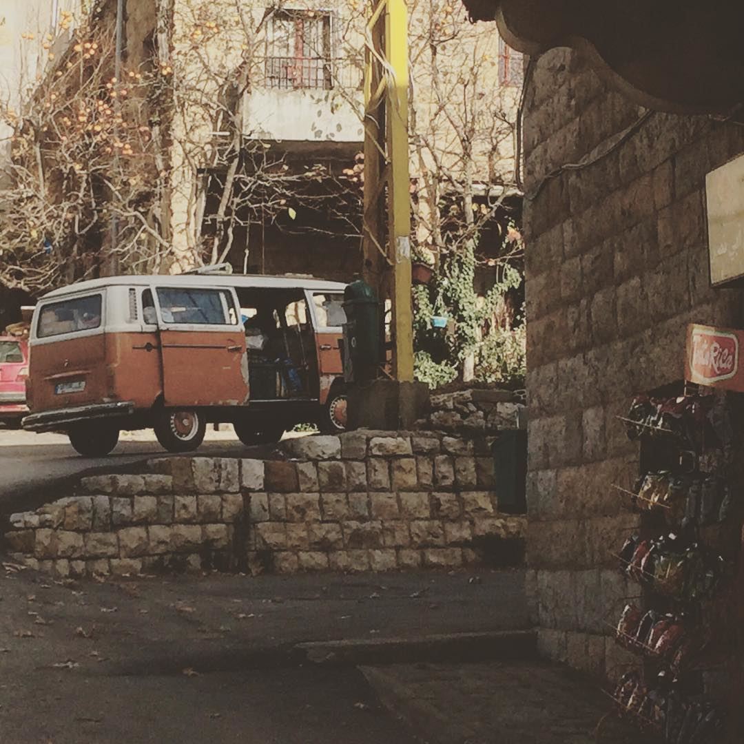 STOoOoOoPpPpPpPp 🚌🏃🏻....... vwbus  oldbus  old  street  life ... (Tannurin Al Fawqa, Liban-Nord, Lebanon)