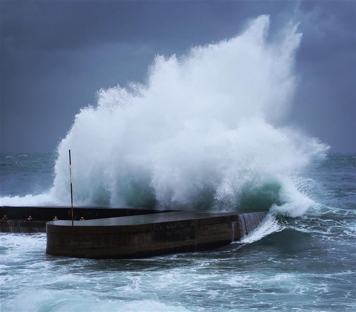  storm is coming 🌊🌪.... storm waves landscape landscapephotography... (Ain El Mreisse, Beyrouth, Lebanon)